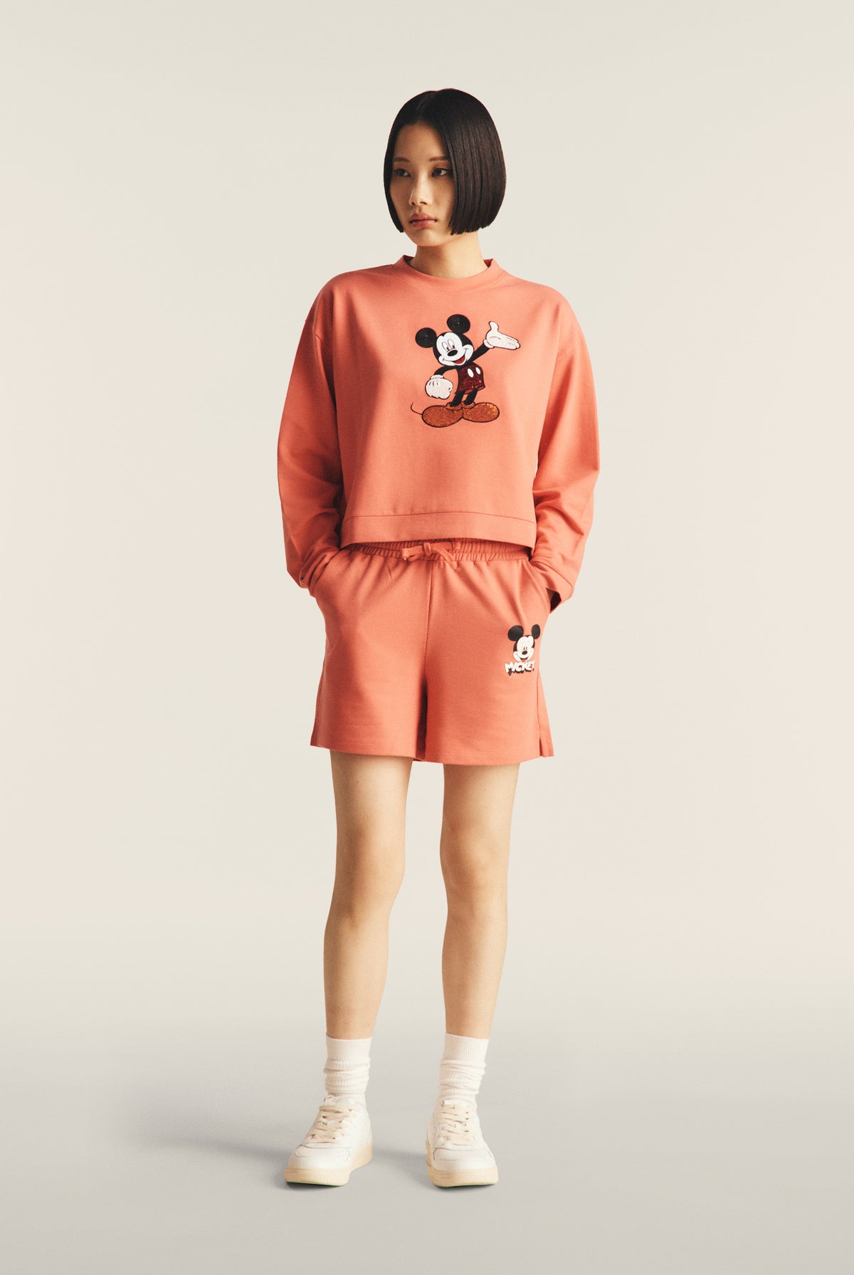 Comfort fit cropped sweatshirt with Mickey Mouse embroidery - Coral