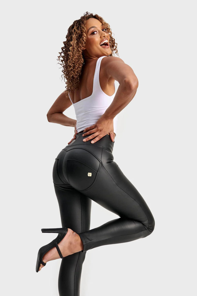 Freddy WR.UP® wegańskie skórzane damskie spodnie push-up - wysoki stan super obcisłe - czarne – Freddywear